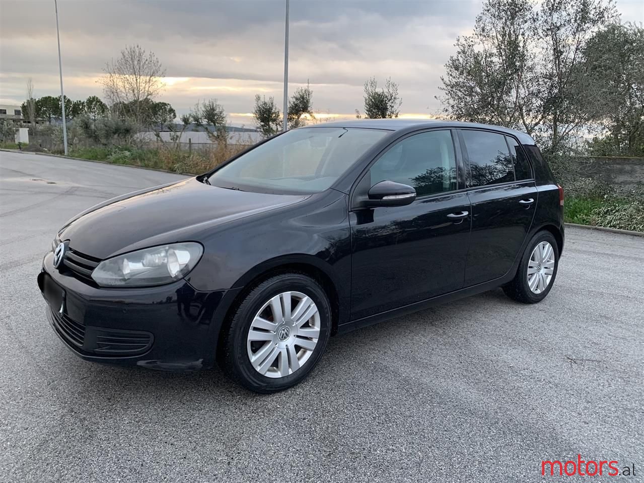 2009' Volkswagen Golf photo #3