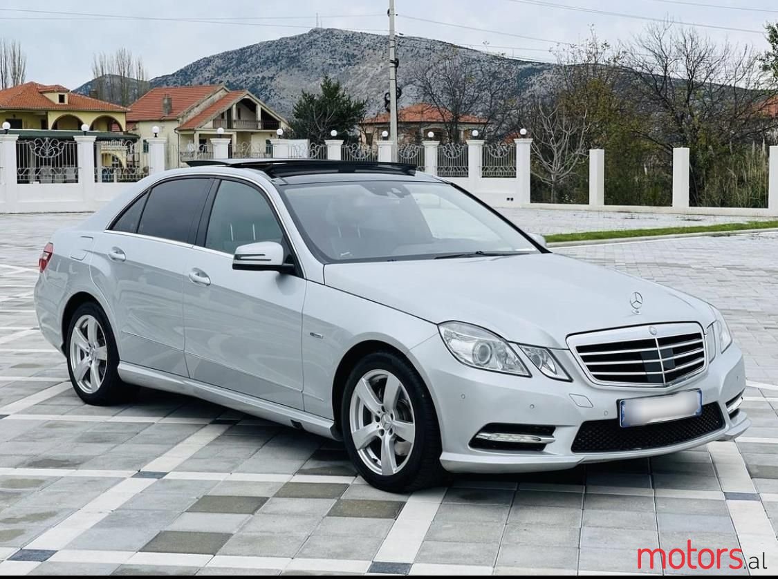 2009' Mercedes-Benz E 250 photo #3