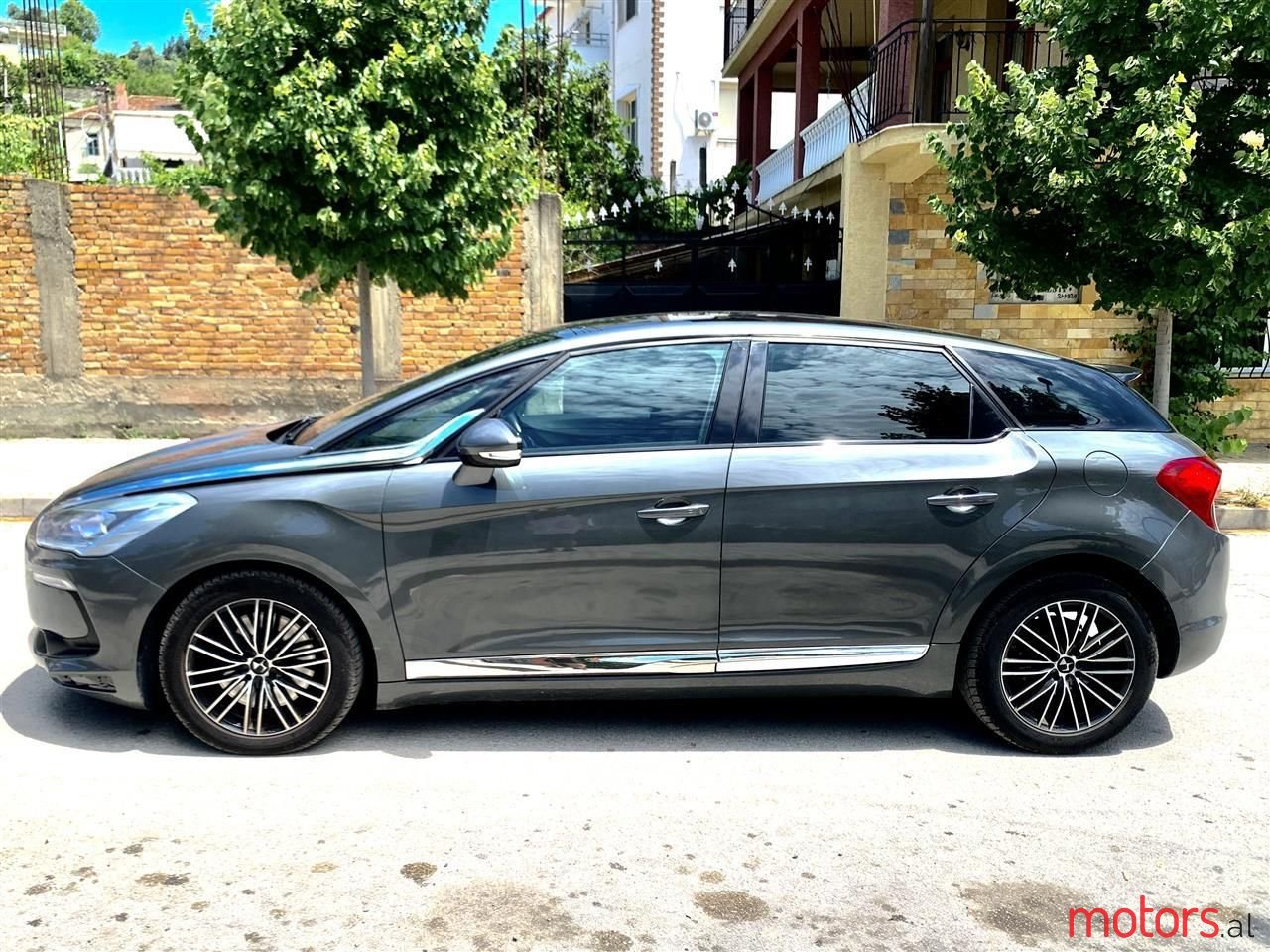 2012' Citroen DS5 photo #3