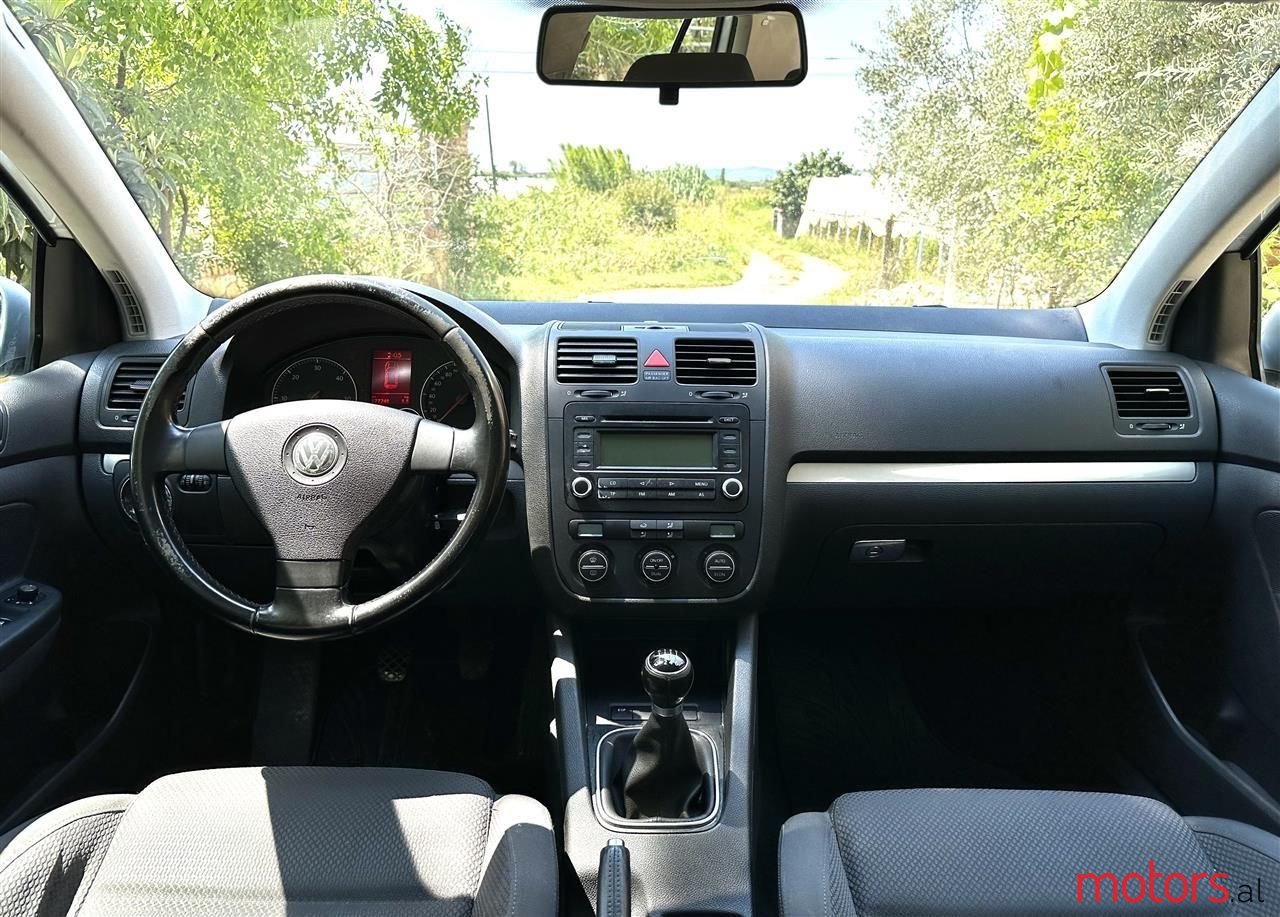 2007' Volkswagen Golf photo #4