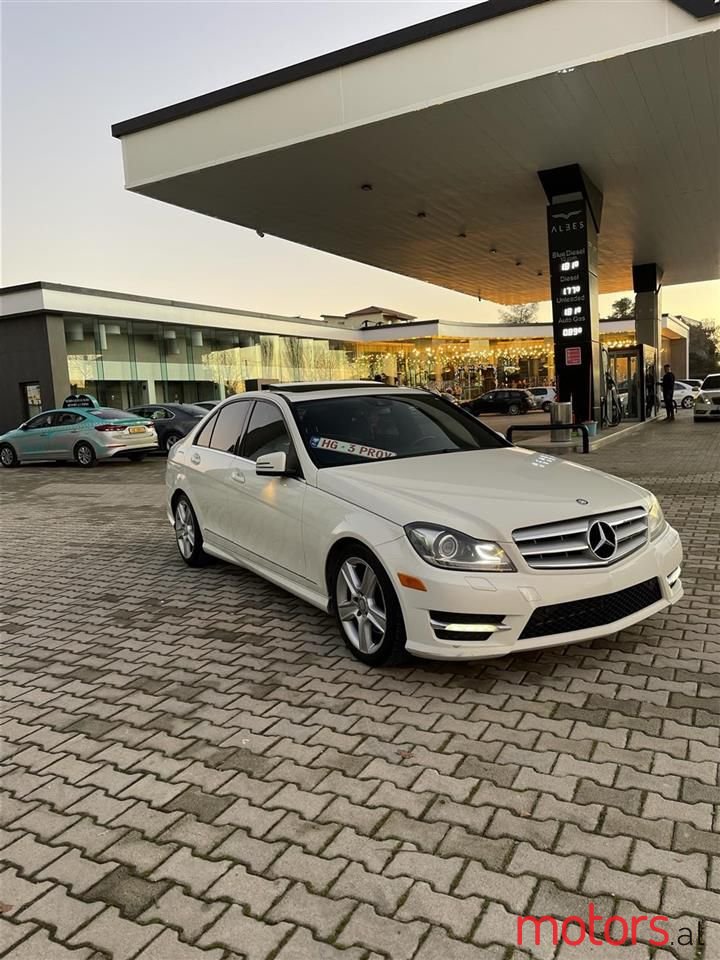 2012' Mercedes-Benz C 300 photo #2