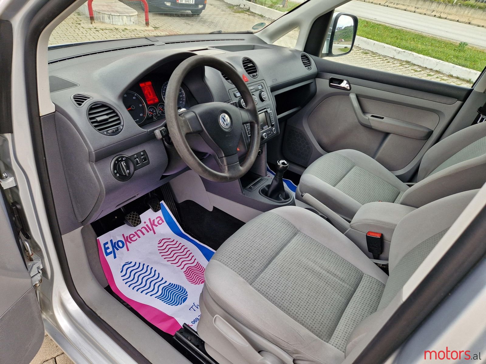 2010' Volkswagen Caddy photo #4