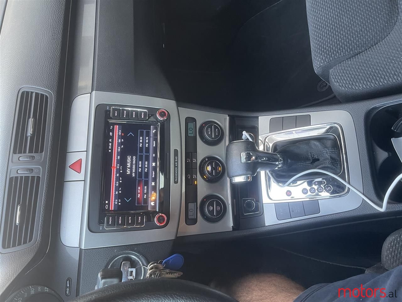 2006' Volkswagen Passat photo #4