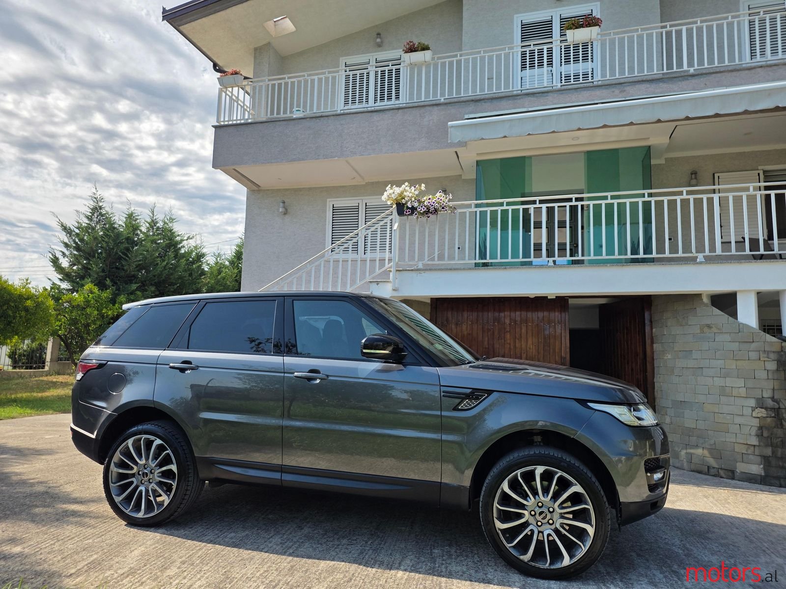 2014' Land Rover Range Rover Sport photo #2