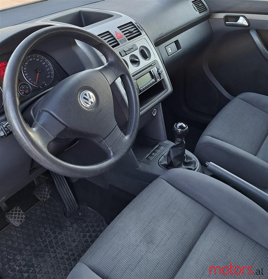 2009' Volkswagen Touran photo #1