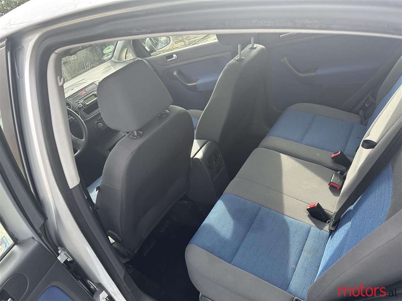 2008' Volkswagen Golf photo #4