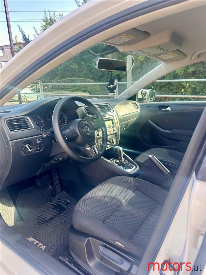 2012' Volkswagen Jetta photo #6