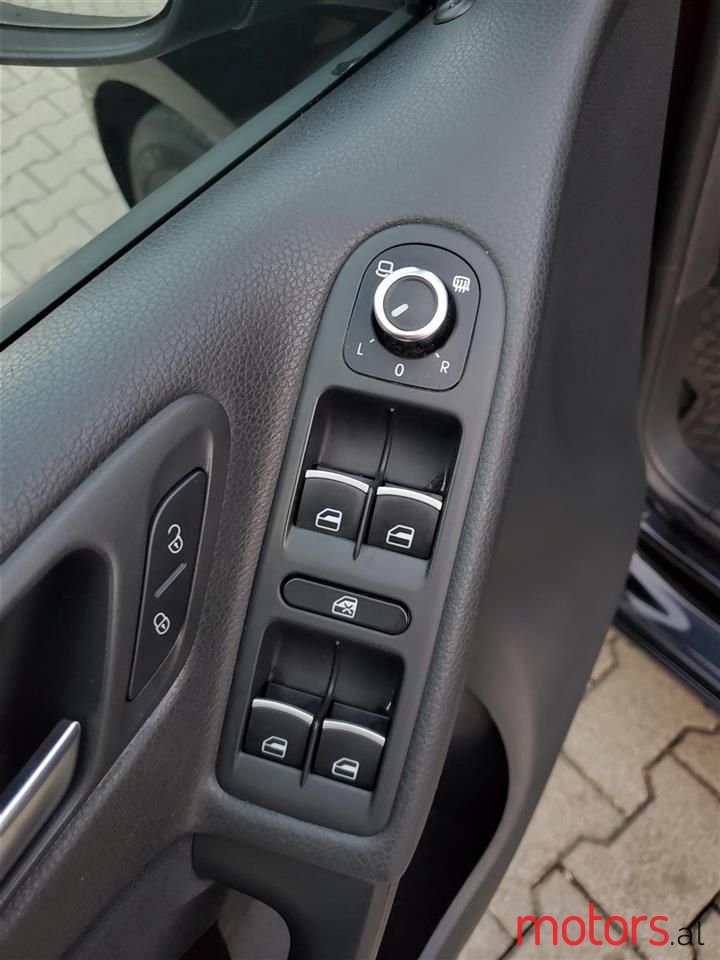 2010' Volkswagen Golf photo #2