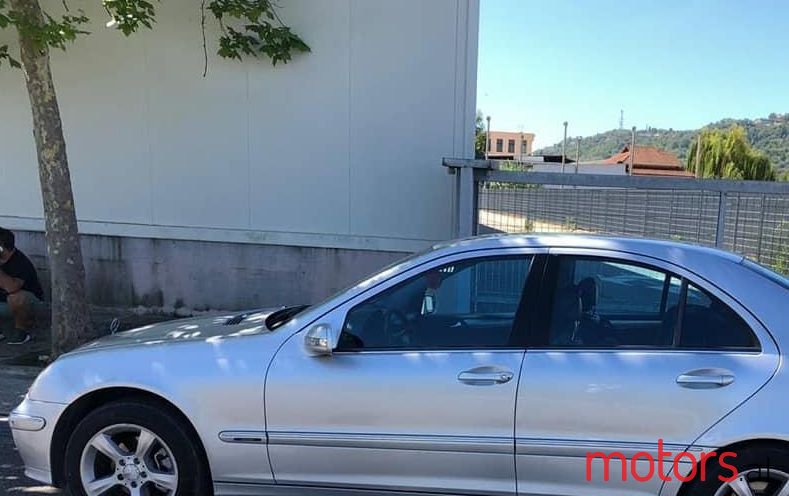 2004' Mercedes-Benz C 220 photo #1