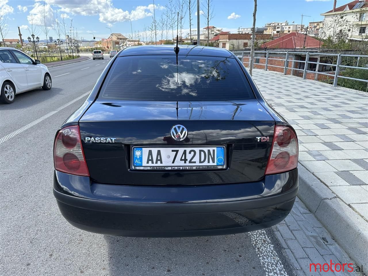 2002' Volkswagen Passat photo #6