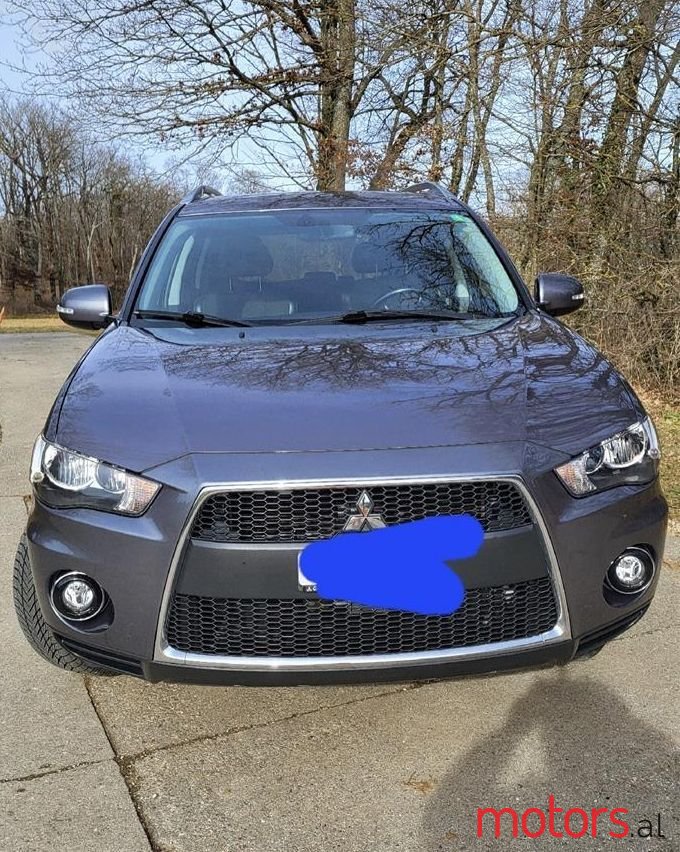 2012' Mitsubishi Outlander photo #2