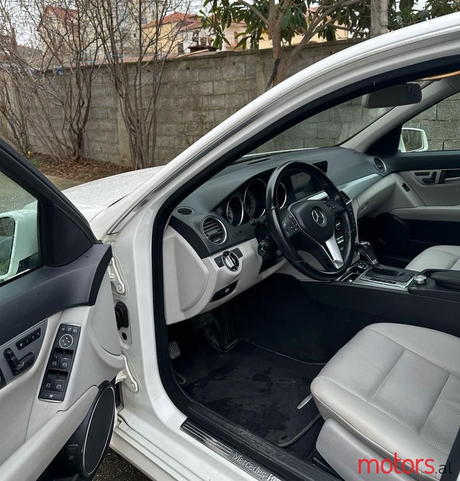 2012' Mercedes-Benz C 220 photo #3