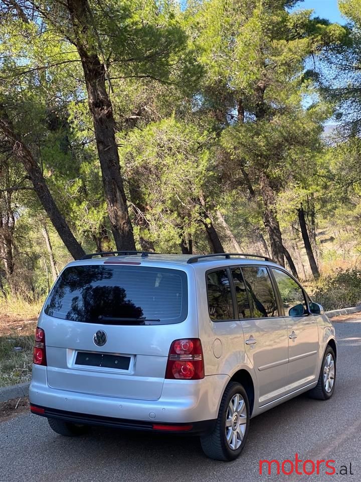 2007' Volkswagen Touran photo #2