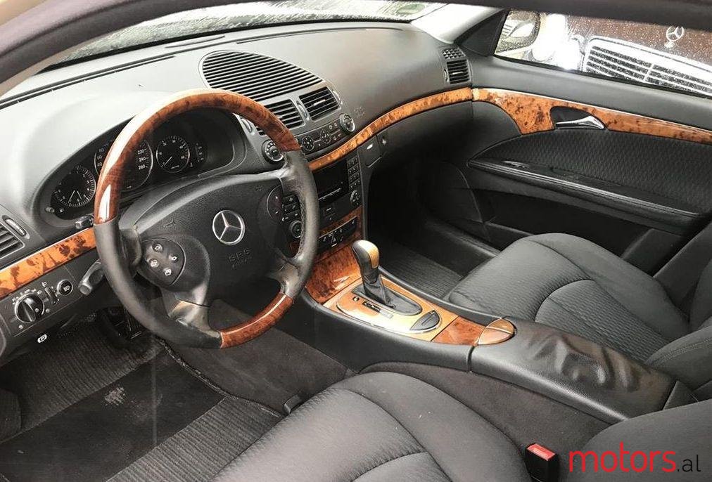 2003' Mercedes-Benz E 270 photo #3