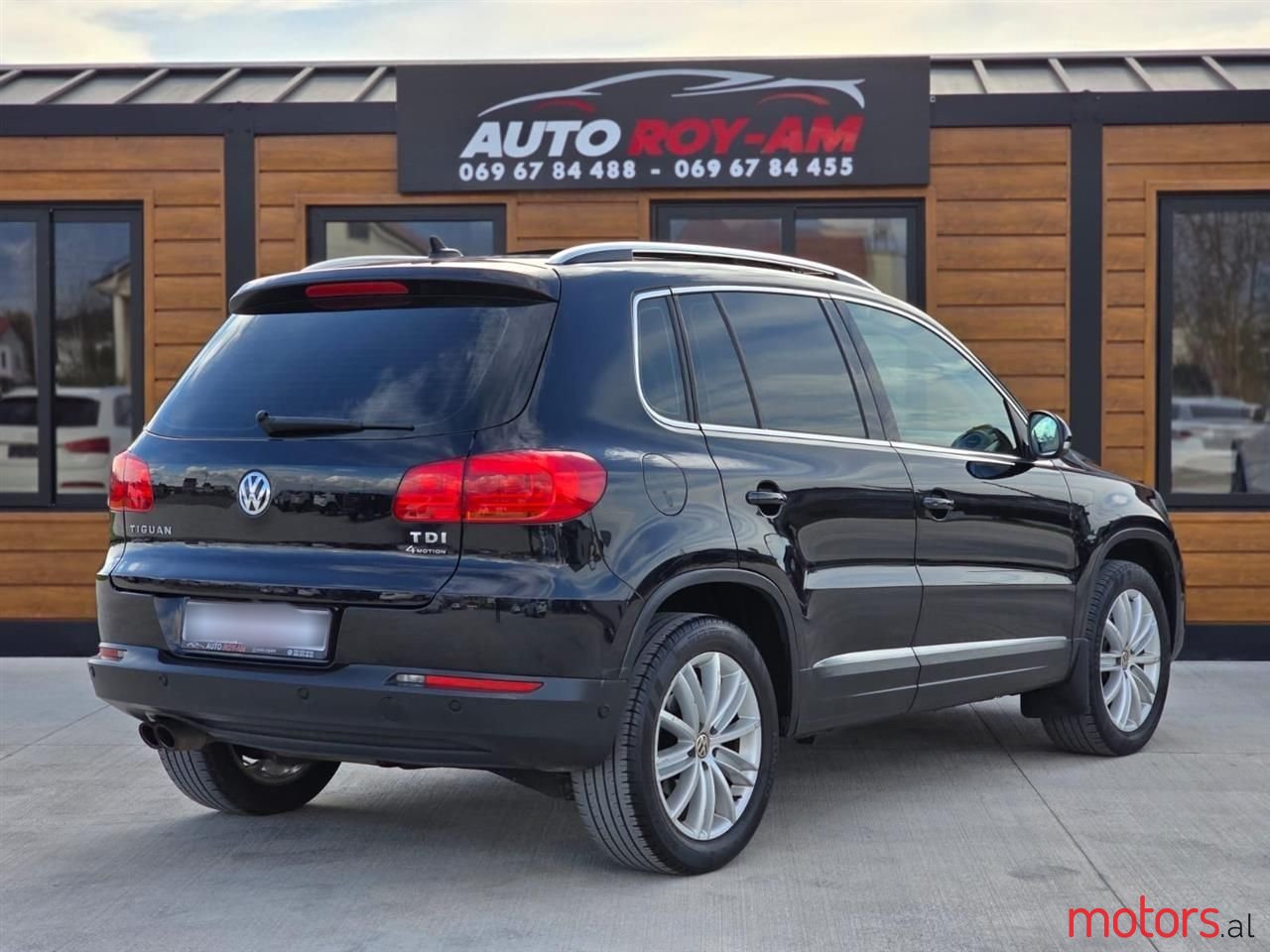 2012' Volkswagen Tiguan photo #3