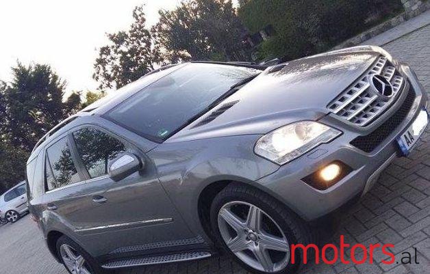 2010' Mercedes-Benz ML-Class photo #1