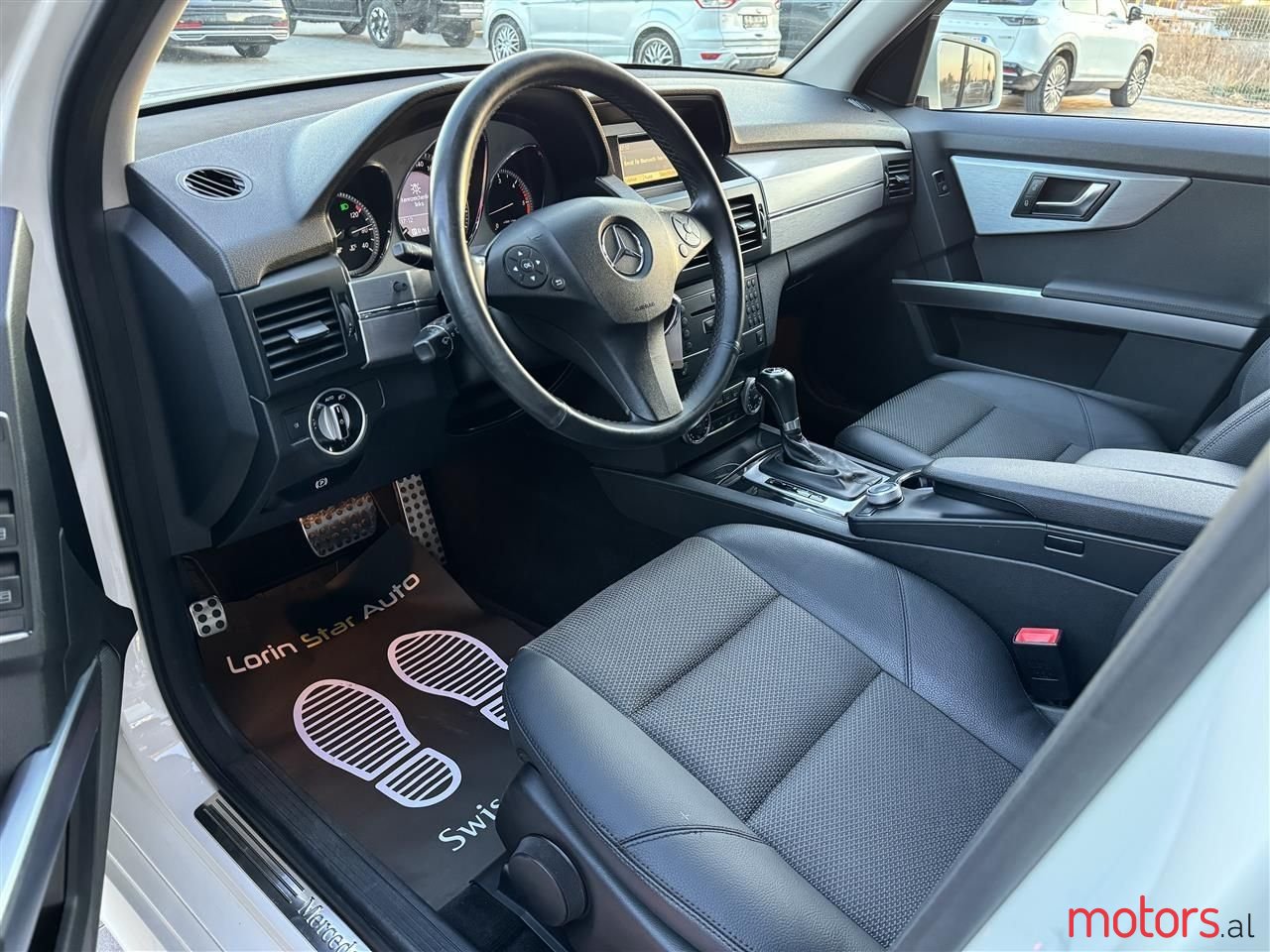 2011' Mercedes-Benz GLK 250 photo #3