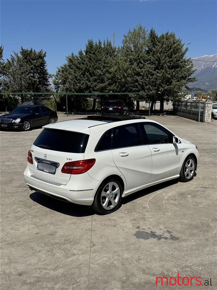 2013' Mercedes-Benz B 200 photo #2