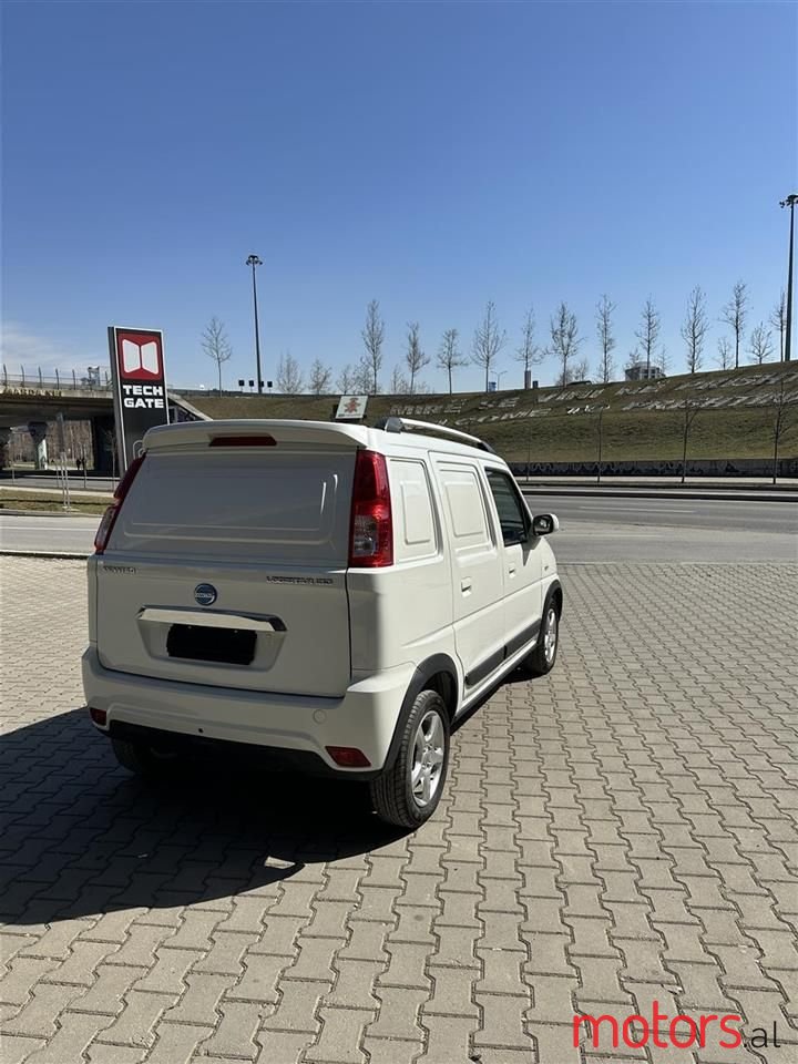 2023' Volkswagen Caddy photo #3