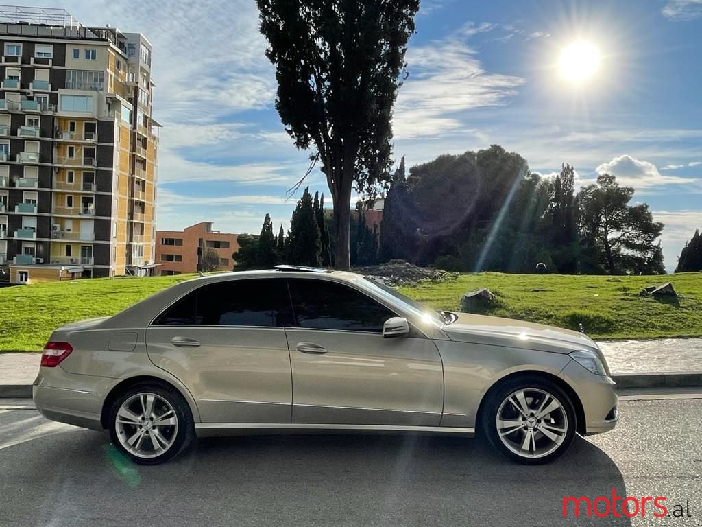 2011' Mercedes-Benz E 350 photo #2
