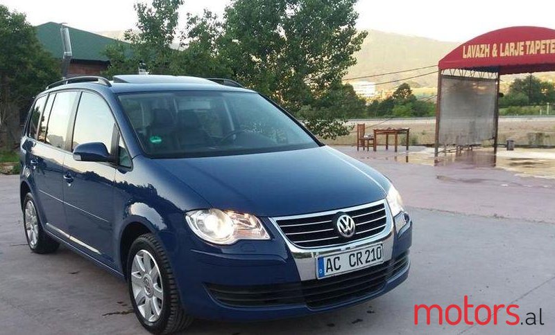 2007' Volkswagen Touran photo #1