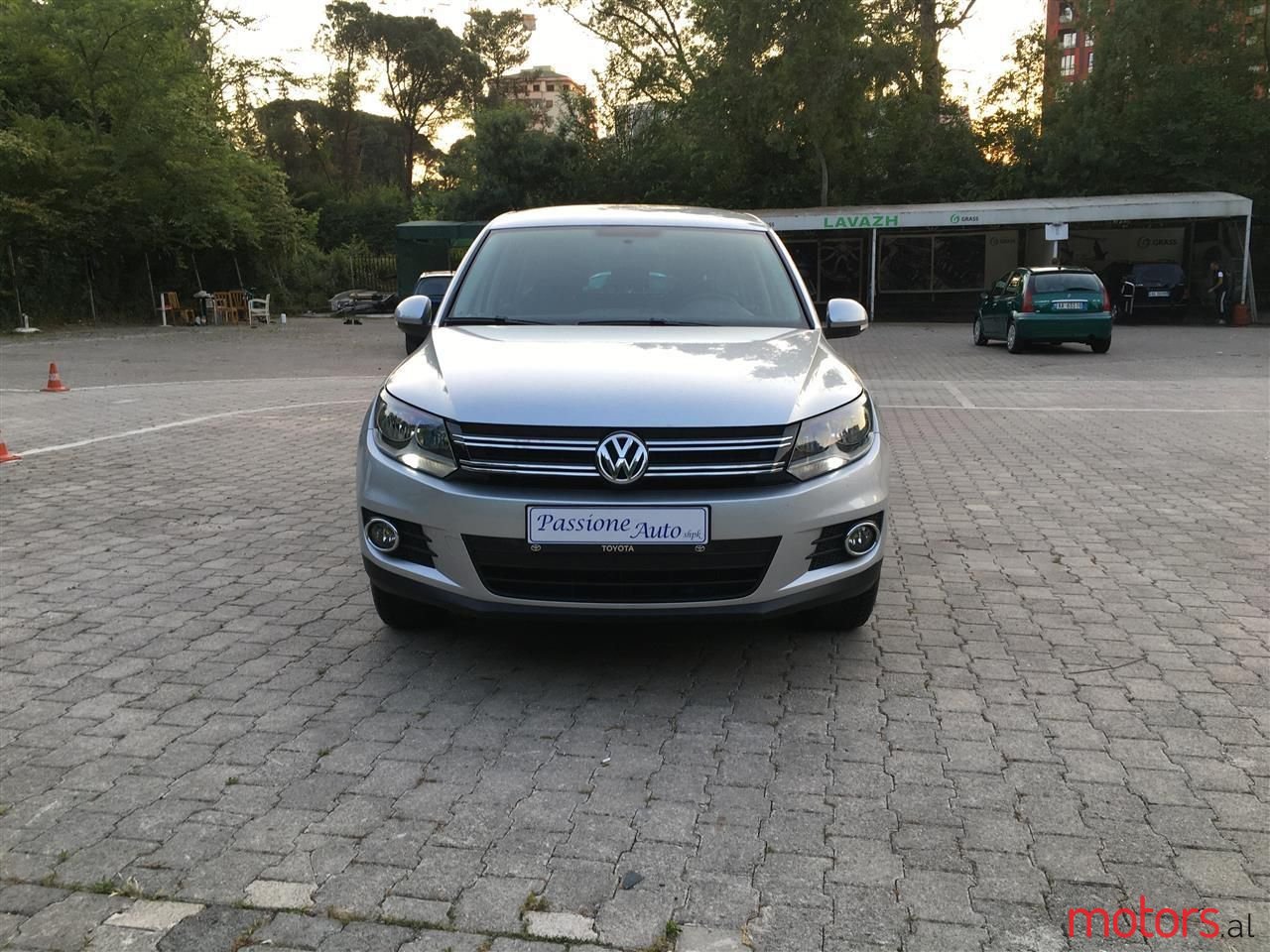 2012' Volkswagen Tiguan photo #1