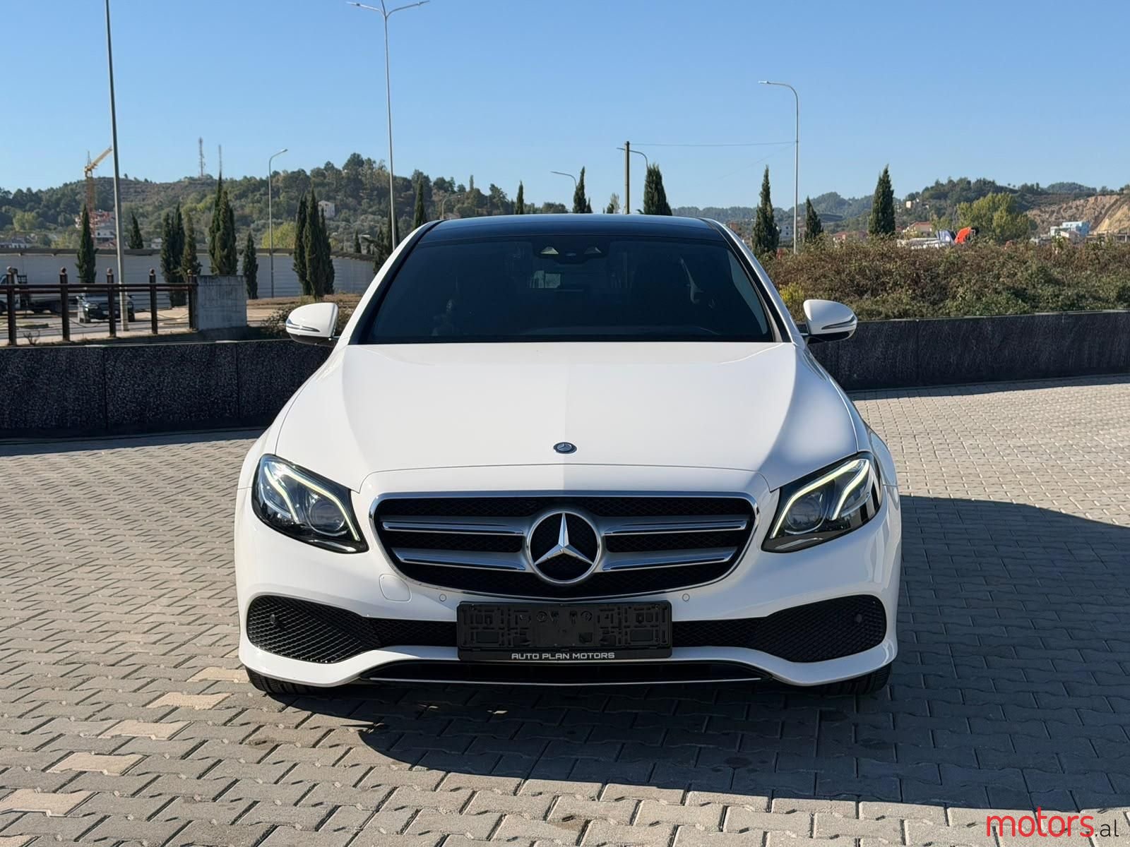 2017' Mercedes-Benz E 220 photo #2