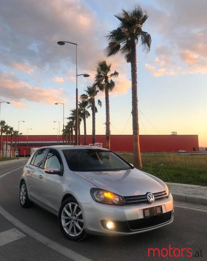 2011' Volkswagen Golf photo #1