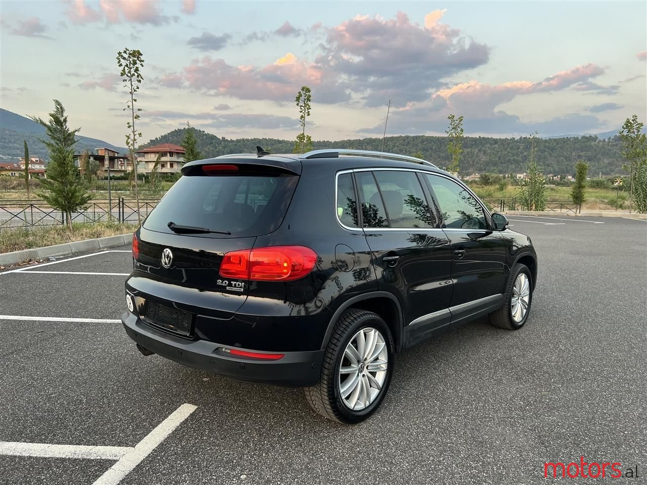 2012' Volkswagen Tiguan photo #2