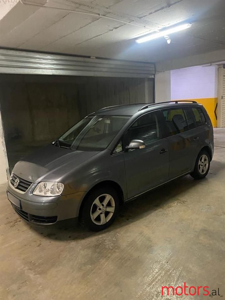 2006' Volkswagen Touran photo #2