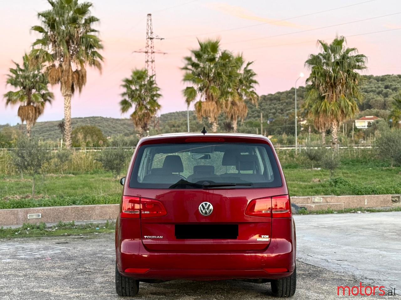 2011' Volkswagen Touran photo #6