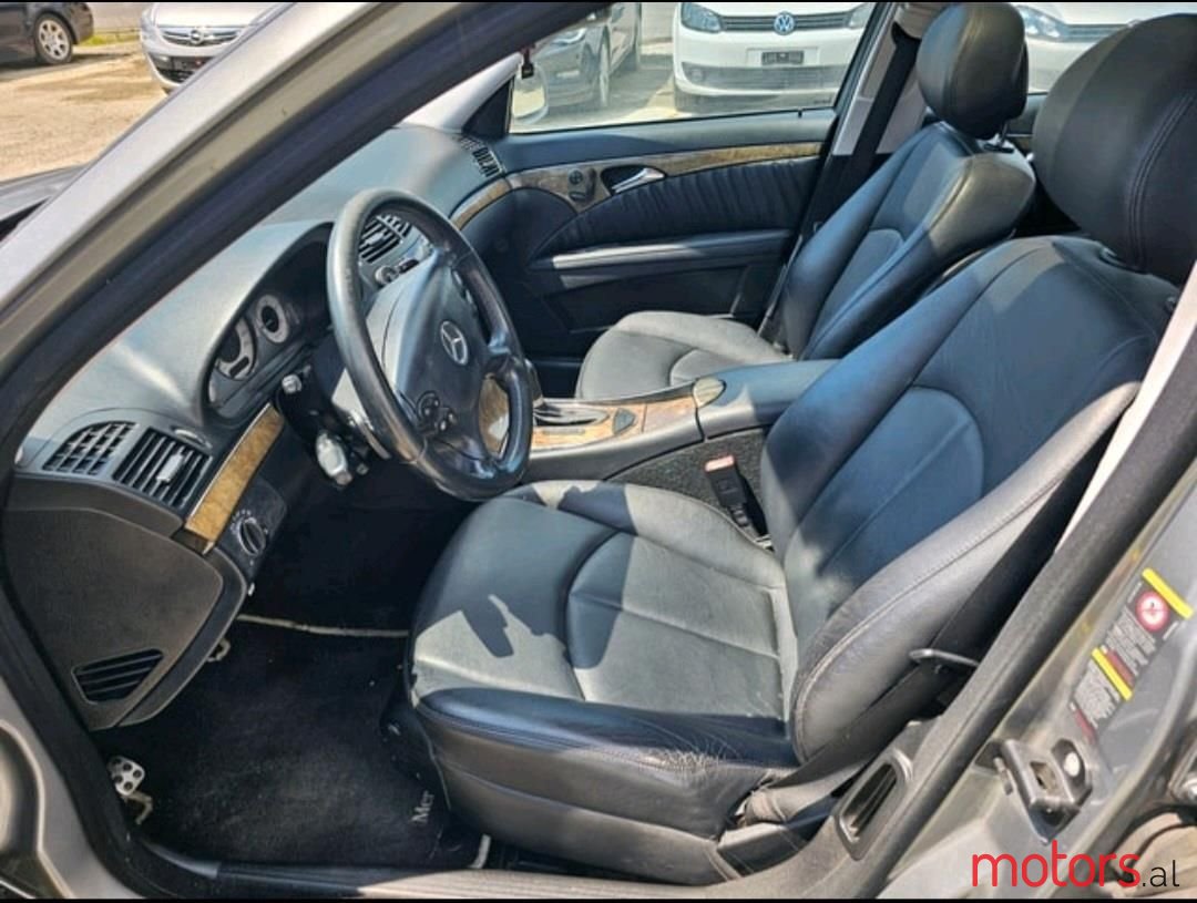 2009' Mercedes-Benz E 280 photo #6