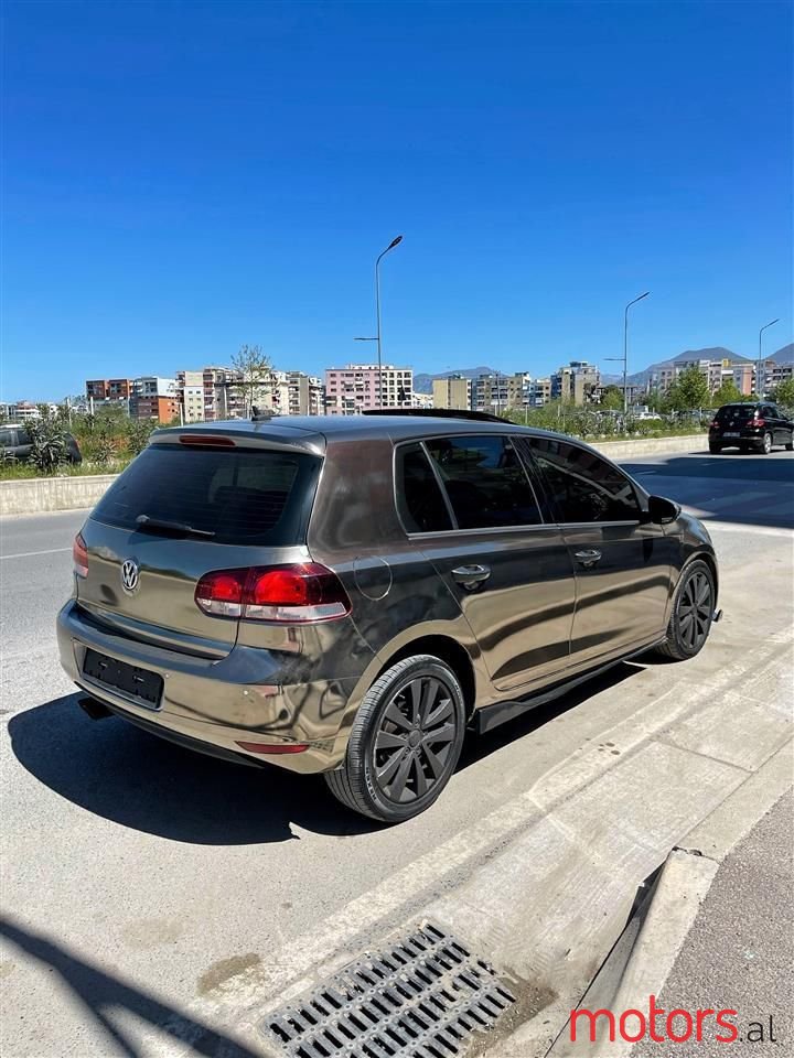 2011' Volkswagen Golf photo #4