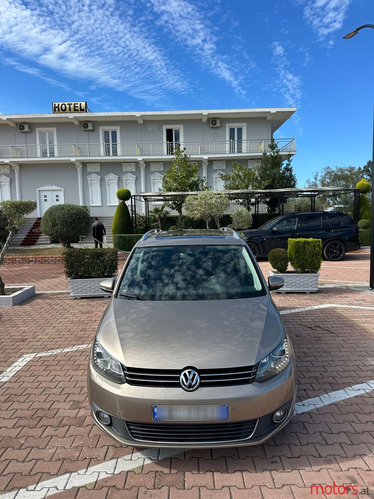 2013' Volkswagen Touran photo #1