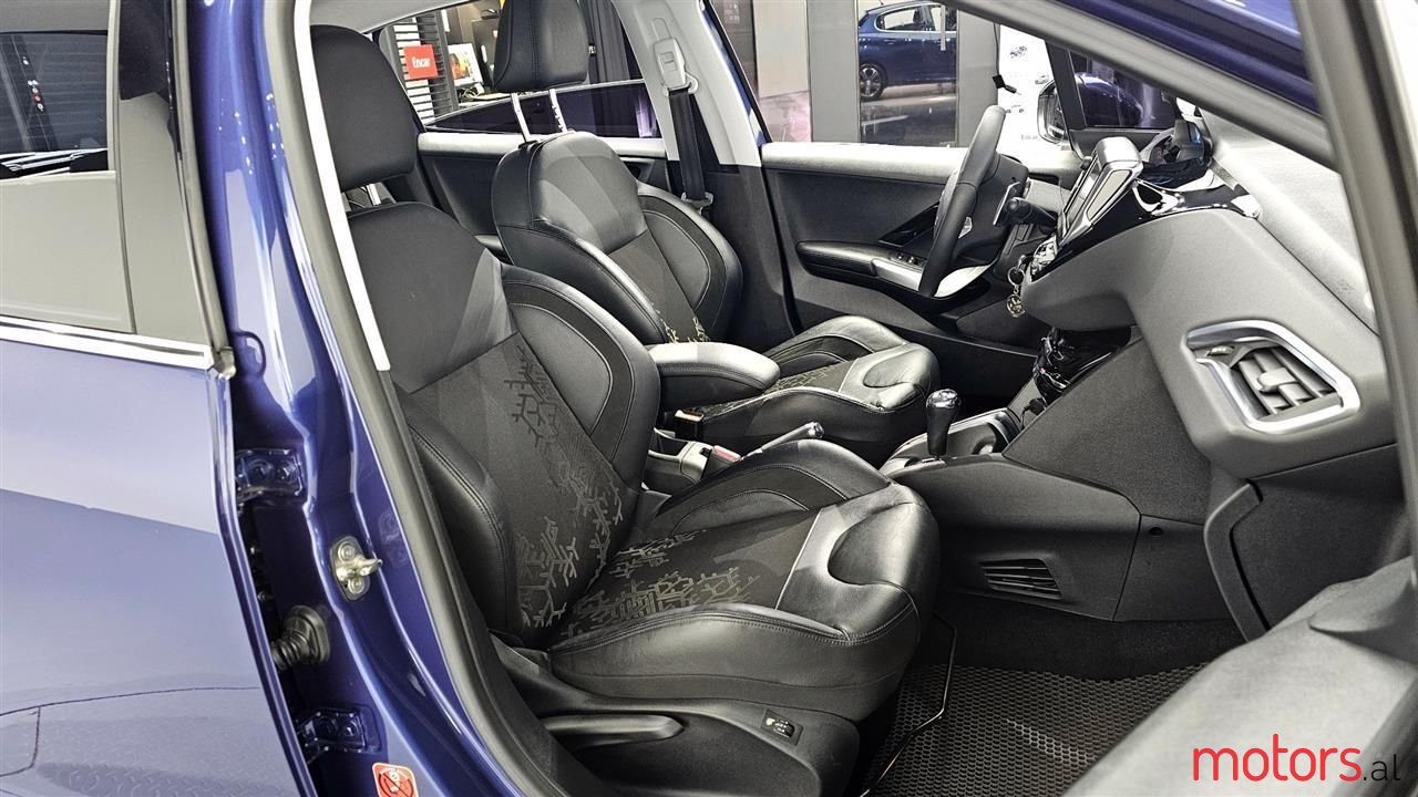 2013' Peugeot 208 photo #5