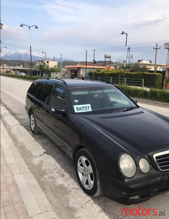 2001' Mercedes-Benz E 220 photo #1