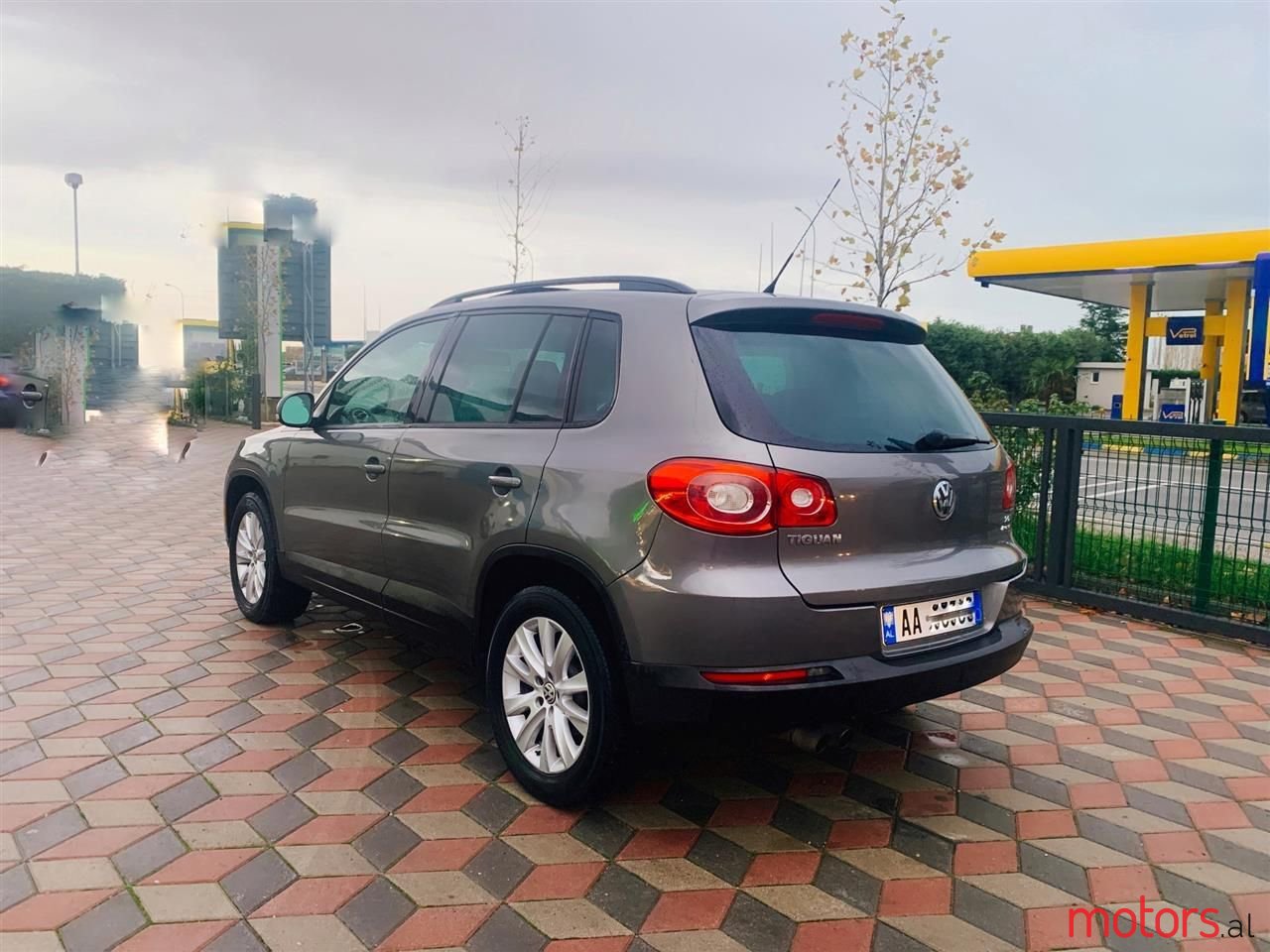 2010' Volkswagen Tiguan photo #5