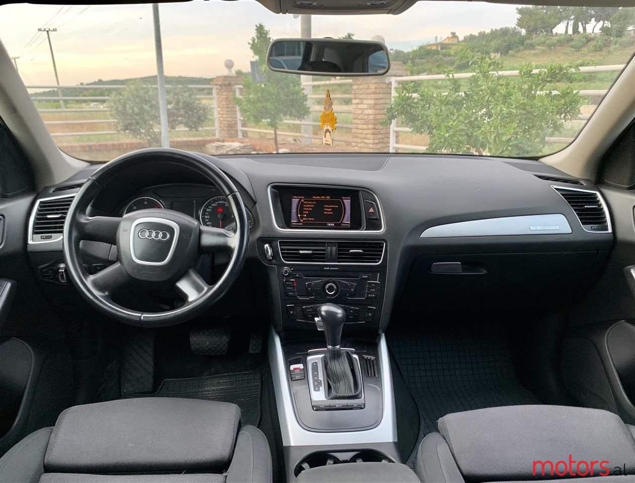 2011' Audi Q5 photo #3