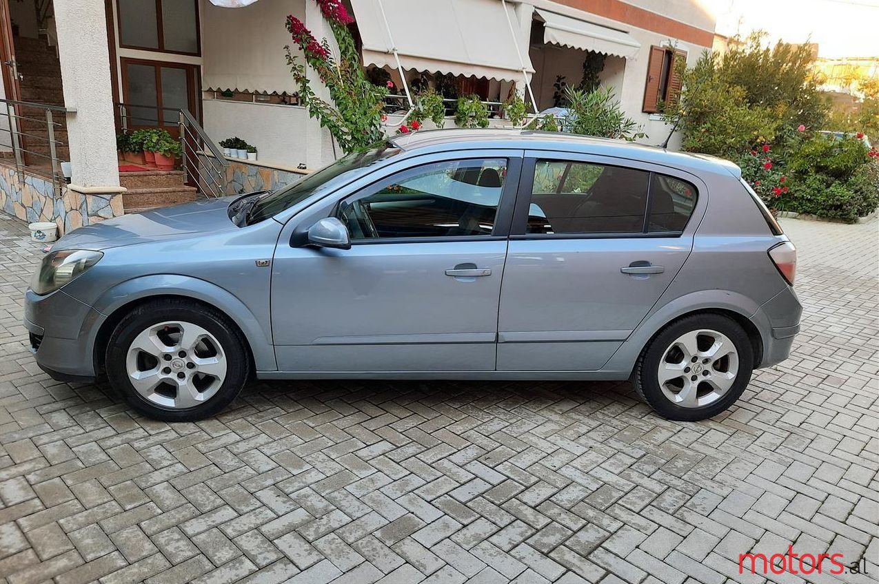 2006' Opel Astra photo #1