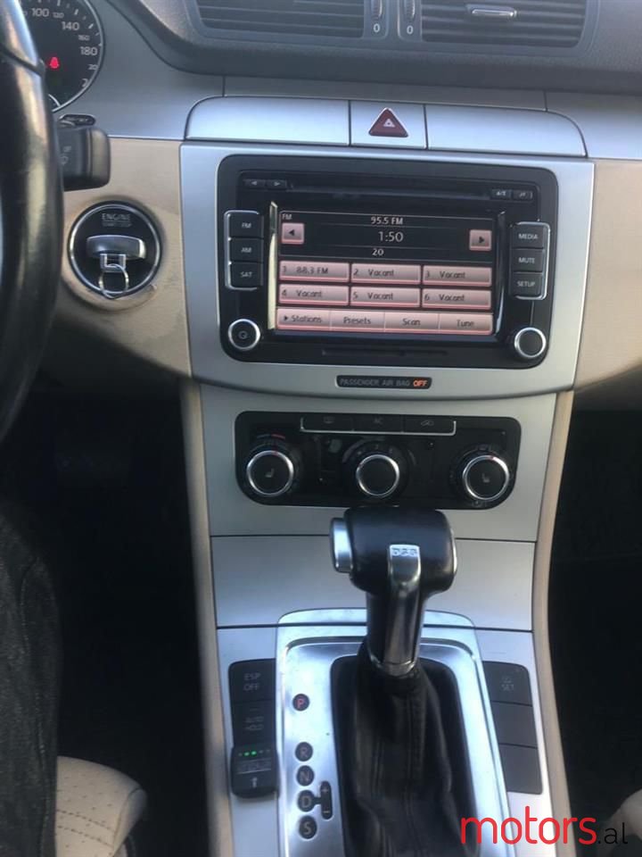 2011' Volkswagen photo #5