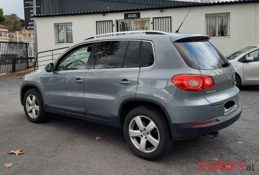 2010' Volkswagen Tiguan photo #3