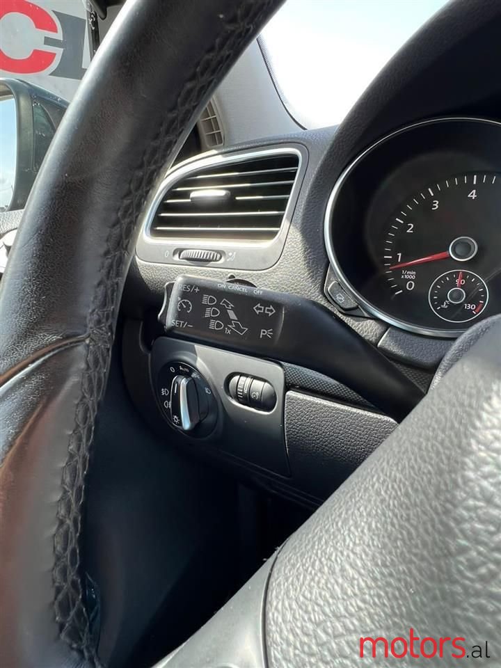 2010' Volkswagen Golf photo #3