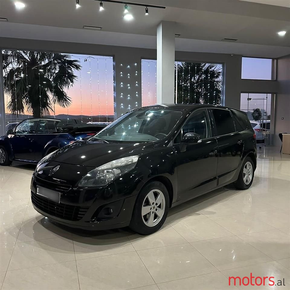 2010' Renault Grand Scenic photo #1