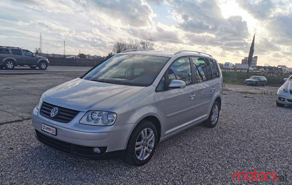 2004' Volkswagen Touran photo #2