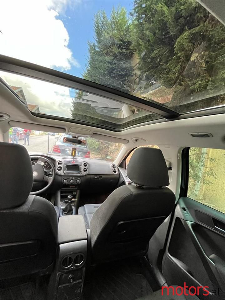 2008' Volkswagen Tiguan photo #2