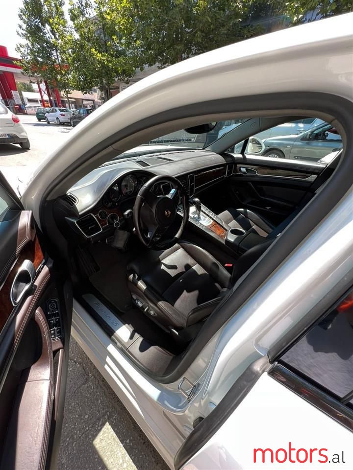 2011' Porsche Panamera photo #6