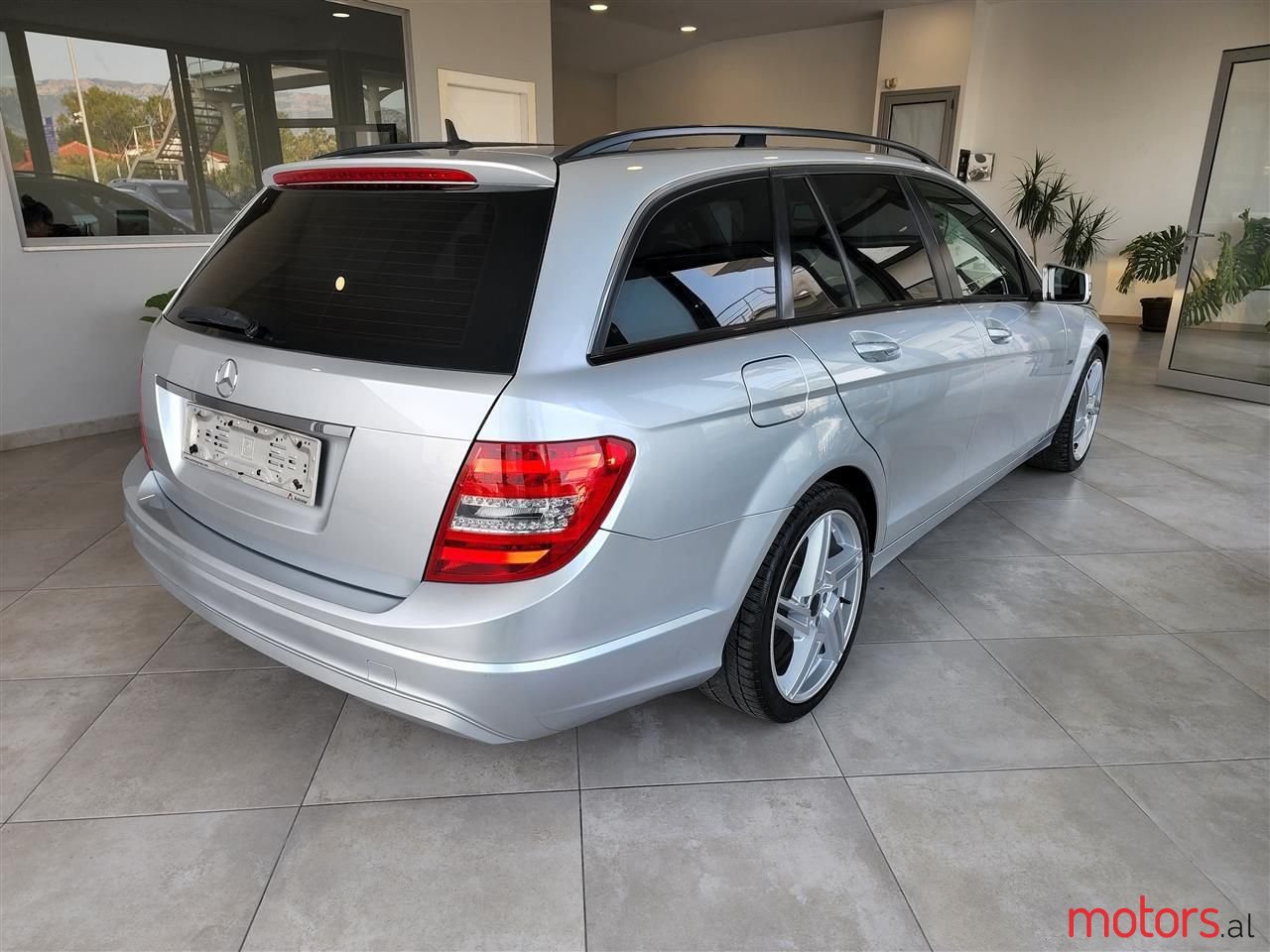 2011' Mercedes-Benz 220 photo #6