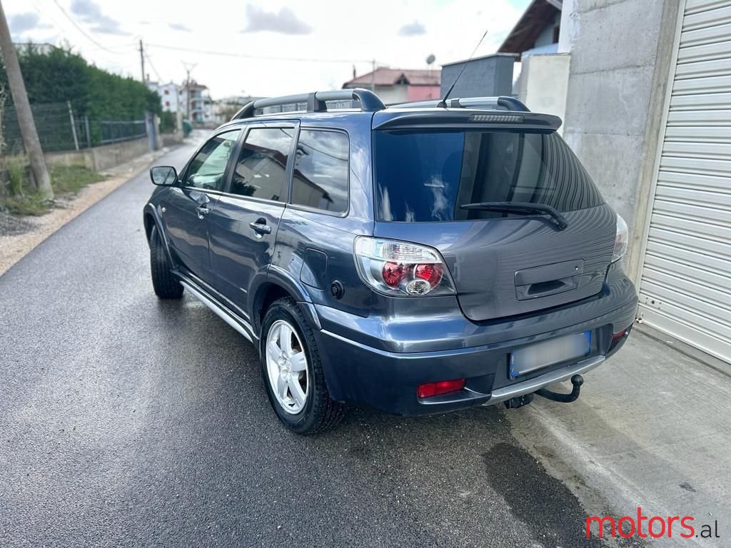 2006' Mitsubishi Outlander photo #2