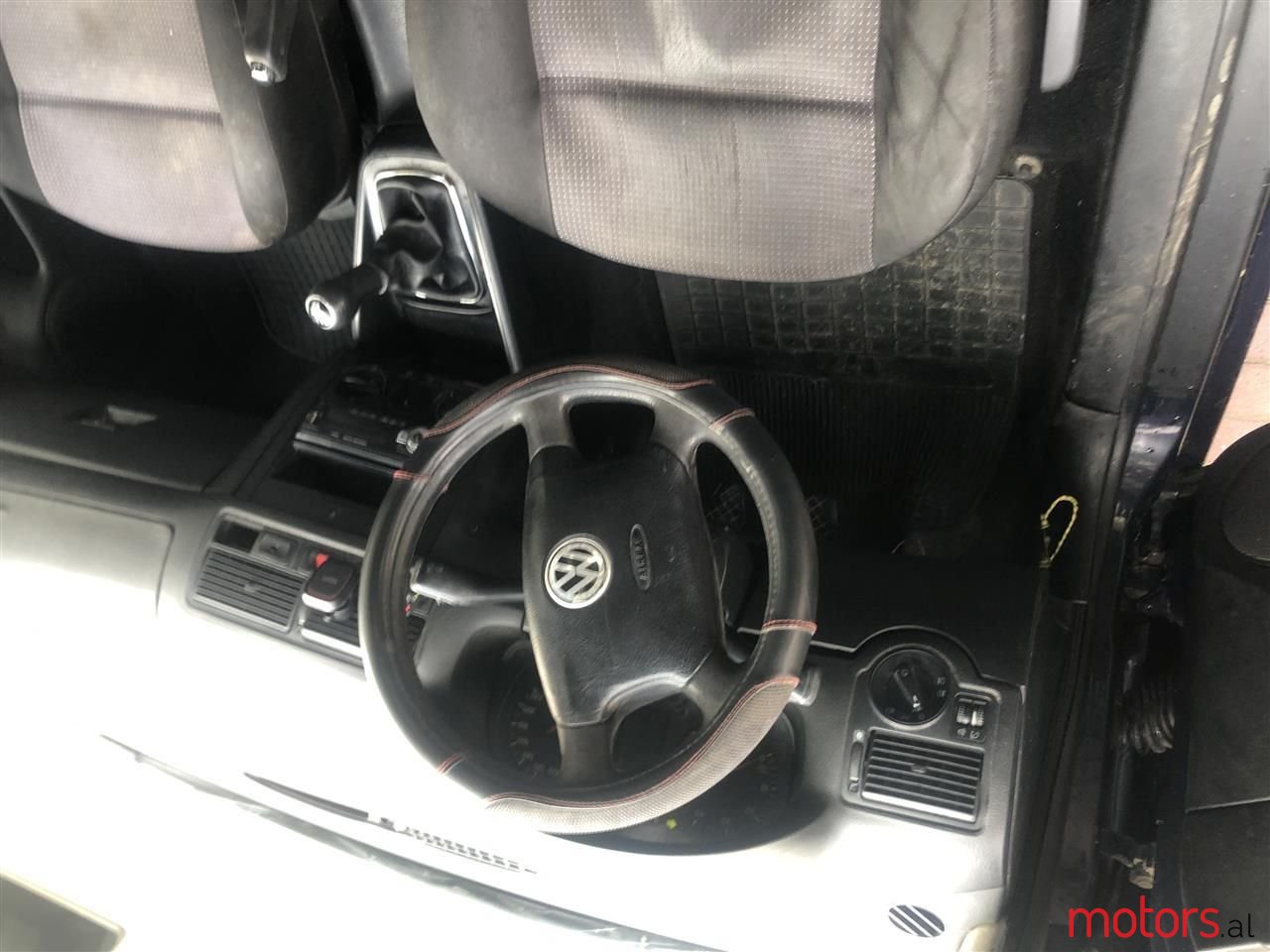 2001' Volkswagen Golf photo #3