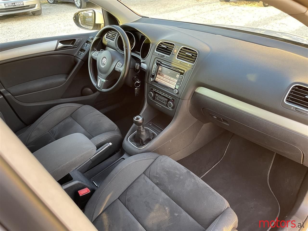 2011' Volkswagen Golf photo #4